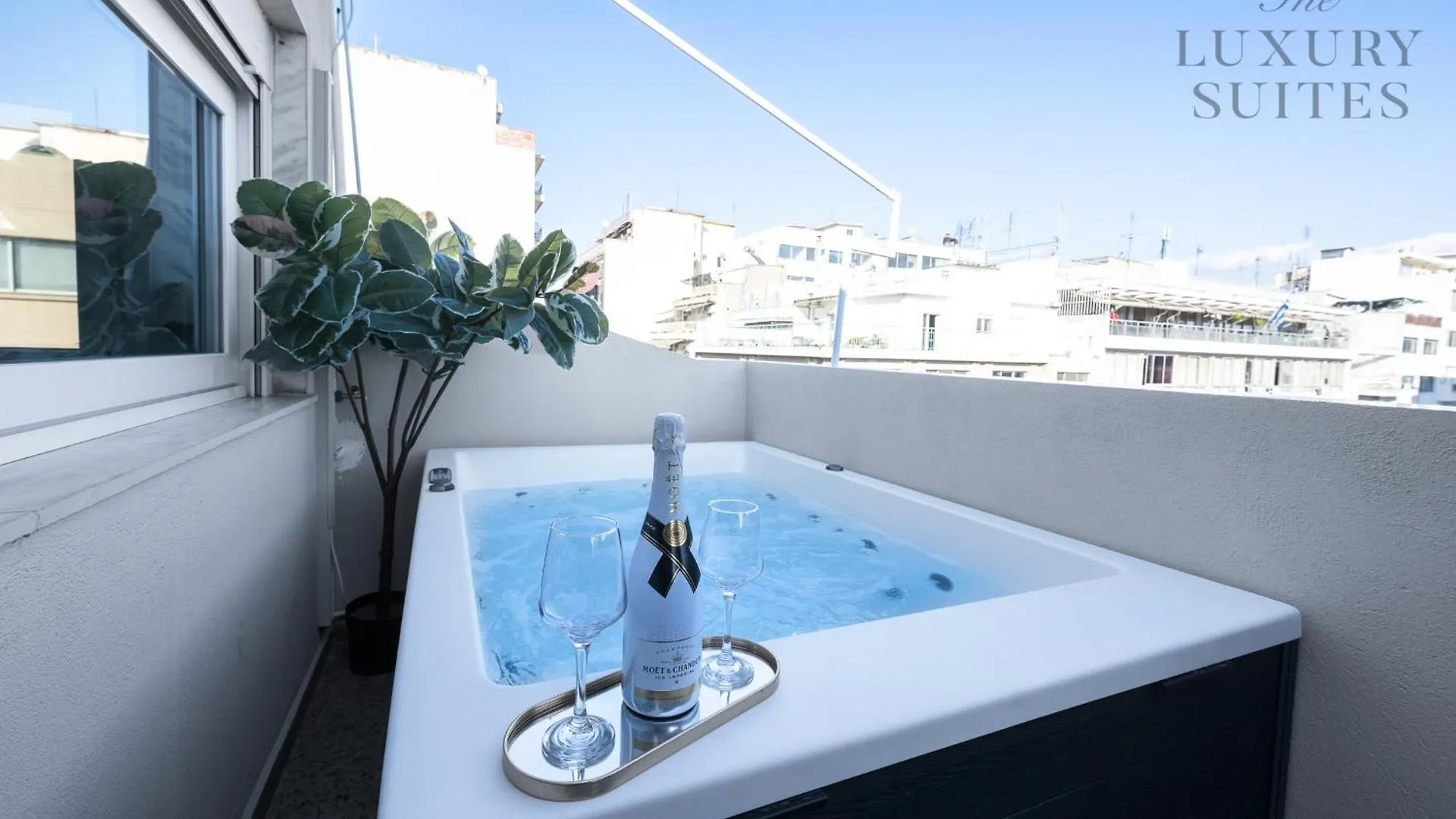 Nephele Jacuzzi Suites, The Luxury Suites Szaloniki